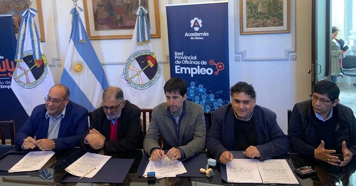 Nuevos convenios con municipios para ampliar capacitaciones en oficios