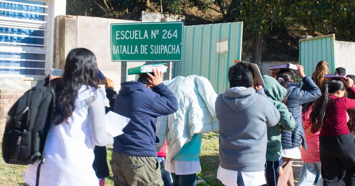 Ejercicio de evacuacioacuten ante posibles contingencias en la Escuela Nordm 264