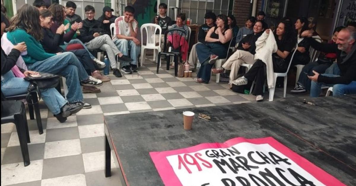 Crece en todo el paiacutes la Marcha de la Bronca contra el ajuste de Milei 