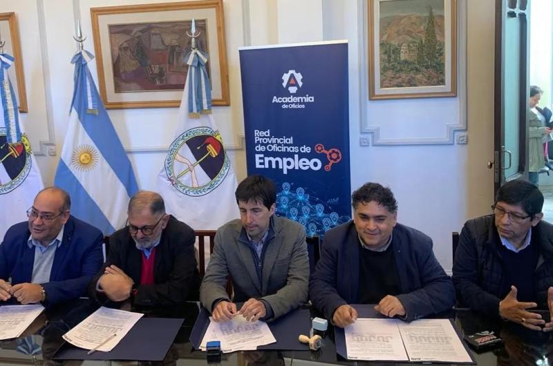Nuevos convenios con municipios para ampliar capacitaciones en oficios