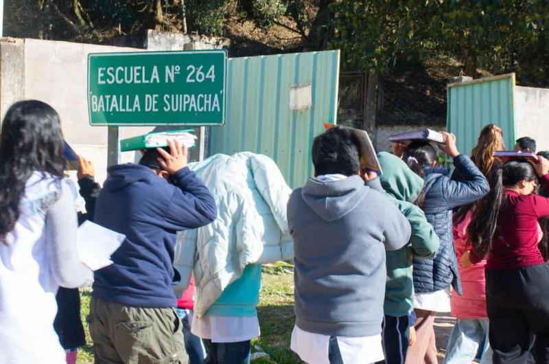 Ejercicio de evacuacioacuten ante posibles contingencias en la Escuela Nordm 264