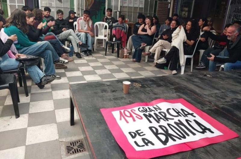 Crece en todo el paiacutes la Marcha de la Bronca contra el ajuste de Milei 
