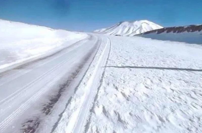 Condiciones extremas se mantienen en Jama y hay 300 personas varadas