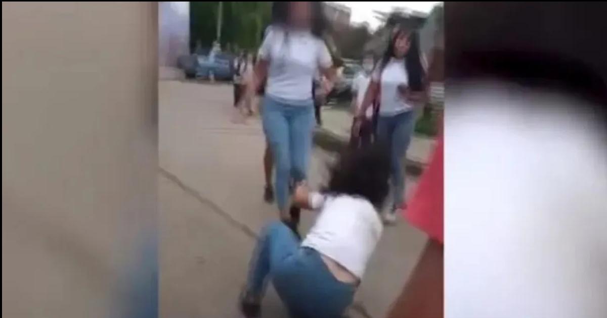 Amenaza con cuchillo a la salida de un colegio de Alto Comedero