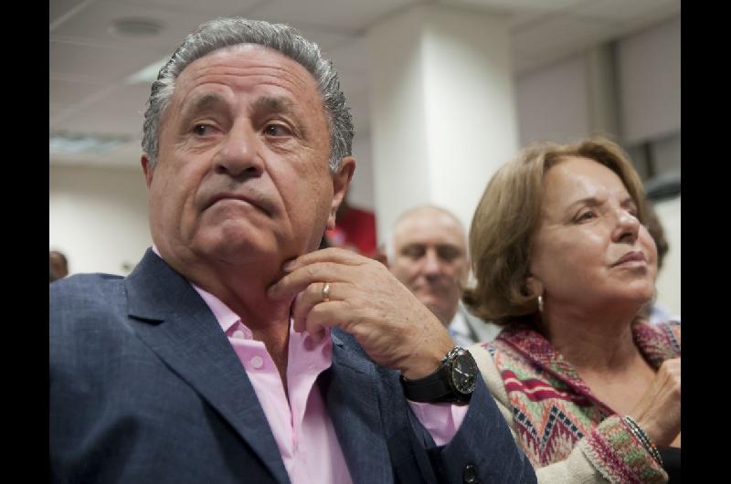 Vacunatorio VIP- citaron a indagatoria a Eduardo y Chiche Duhalde Verbitsky y otras 30 personas