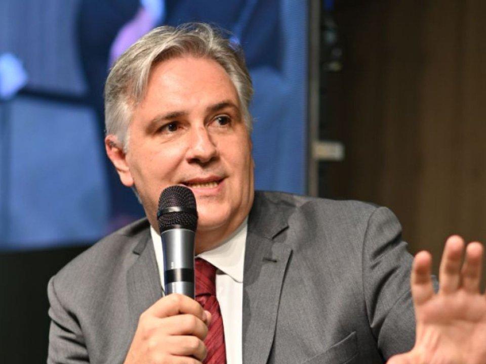 Llaryora impulsa en el Senado una regulacioacuten ineacutedita en el mercado de carbono
