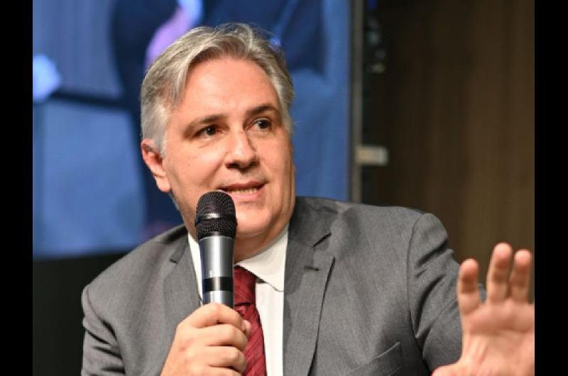 Llaryora impulsa en el Senado una regulacioacuten ineacutedita en el mercado de carbono