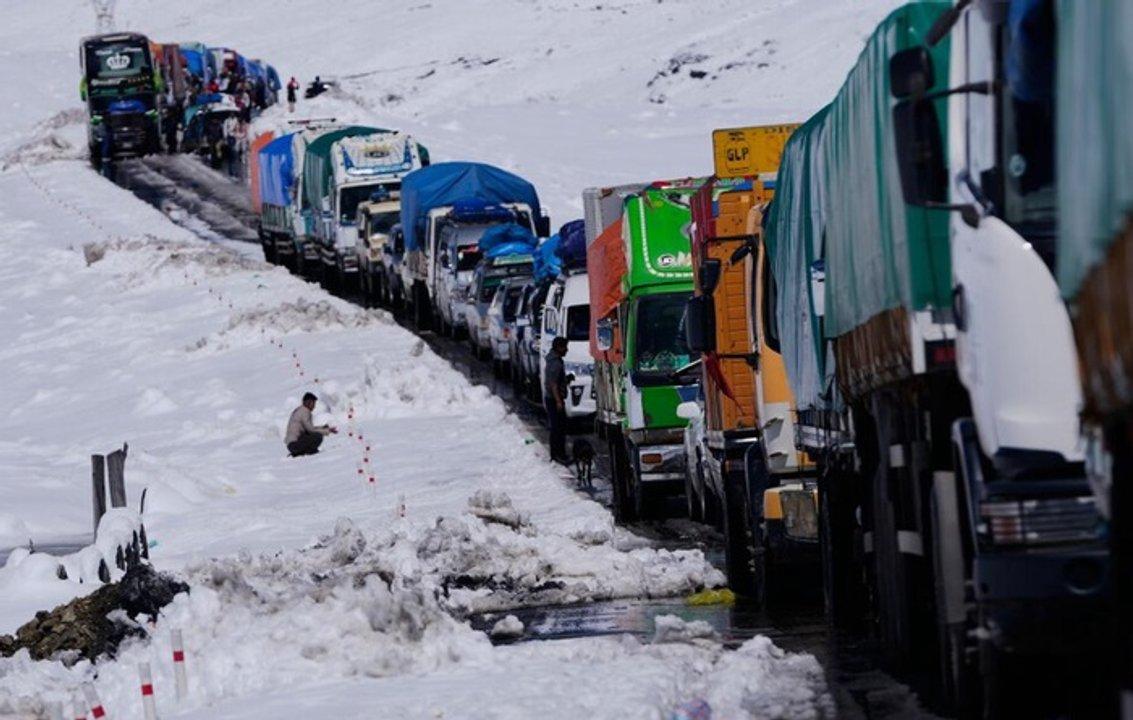 Nevadas y lluvias dejan maacutes de 121000 familias afectadas en Bolivia