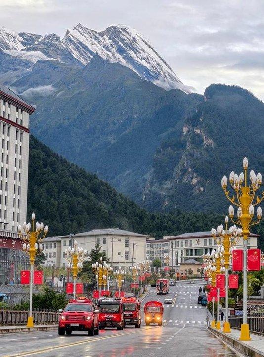 China- equipos de rescatistas buscan a maacutes de 500 personas tras un desastre ambiental