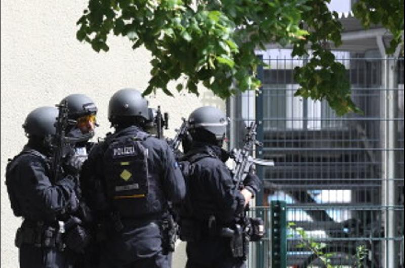 Matan a dos personas en escuela en Alemania y arrestan a sospechoso