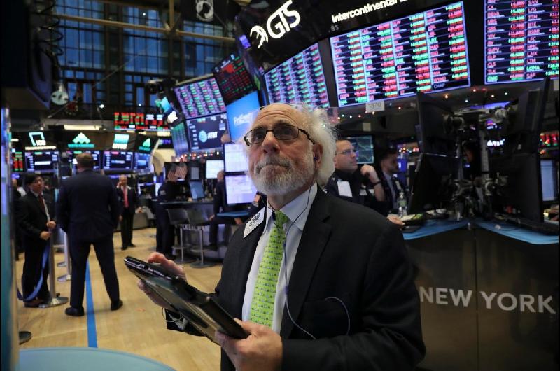 Los ADR cayeron hasta 5-en-porciento- en Wall Street encabezados por los bancos
