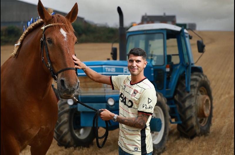 Exequiel Palacios fue oficializado como nuevo jugador de un club de la Premier League