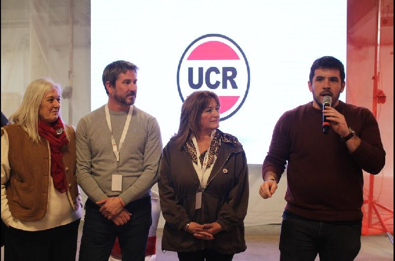 Leonel Chiarella acompantildeoacute al titular de la UCR de Chubut en su asuncioacuten y llamoacute a ldquoconstruir una alternativa nacionalrdquo