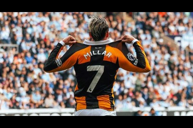 El sorprendente Hull City alcanzoacute el liderato de la Premier League