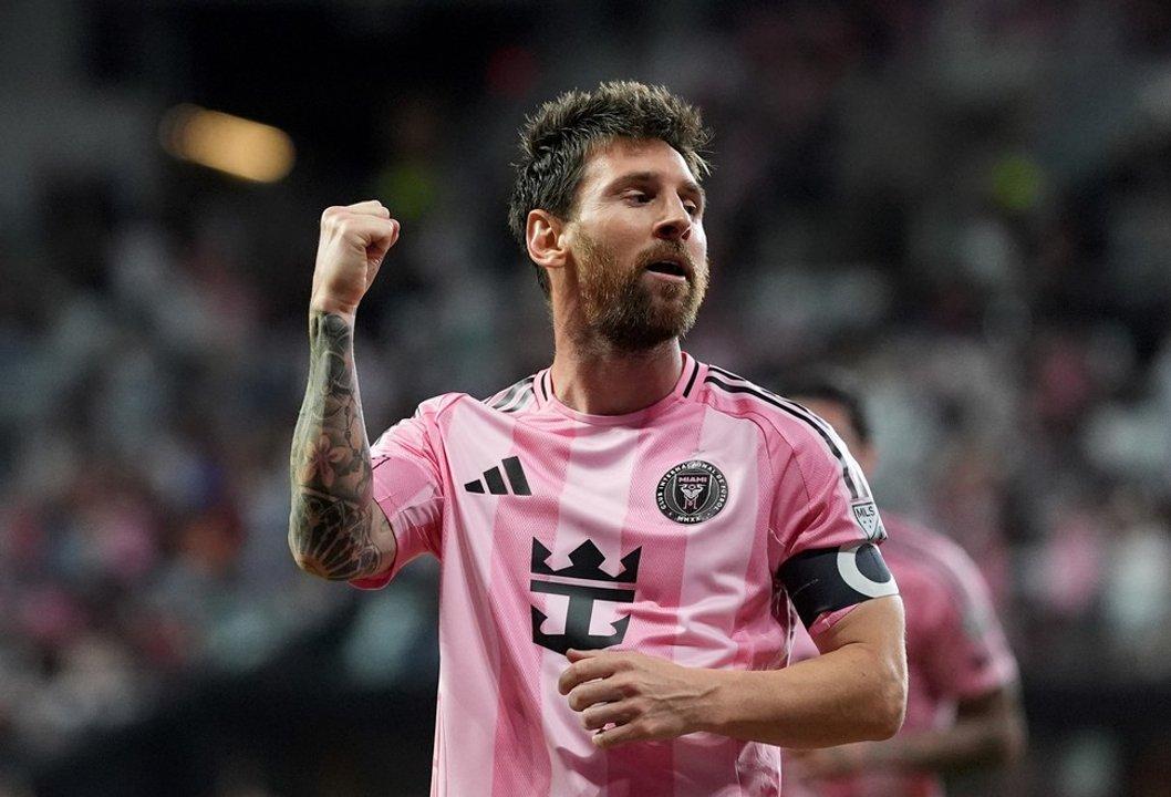 Con un hat trick de Messi el Inter Miami goleoacute a Toronto y quebroacute la racha negativa