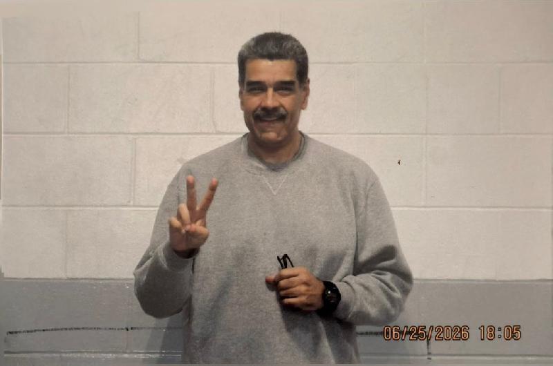 Nicolaacutes Maduro reaparecioacute desde la caacutercel con fotos ineacuteditas y un mensaje de ldquoamor y esperanzardquo