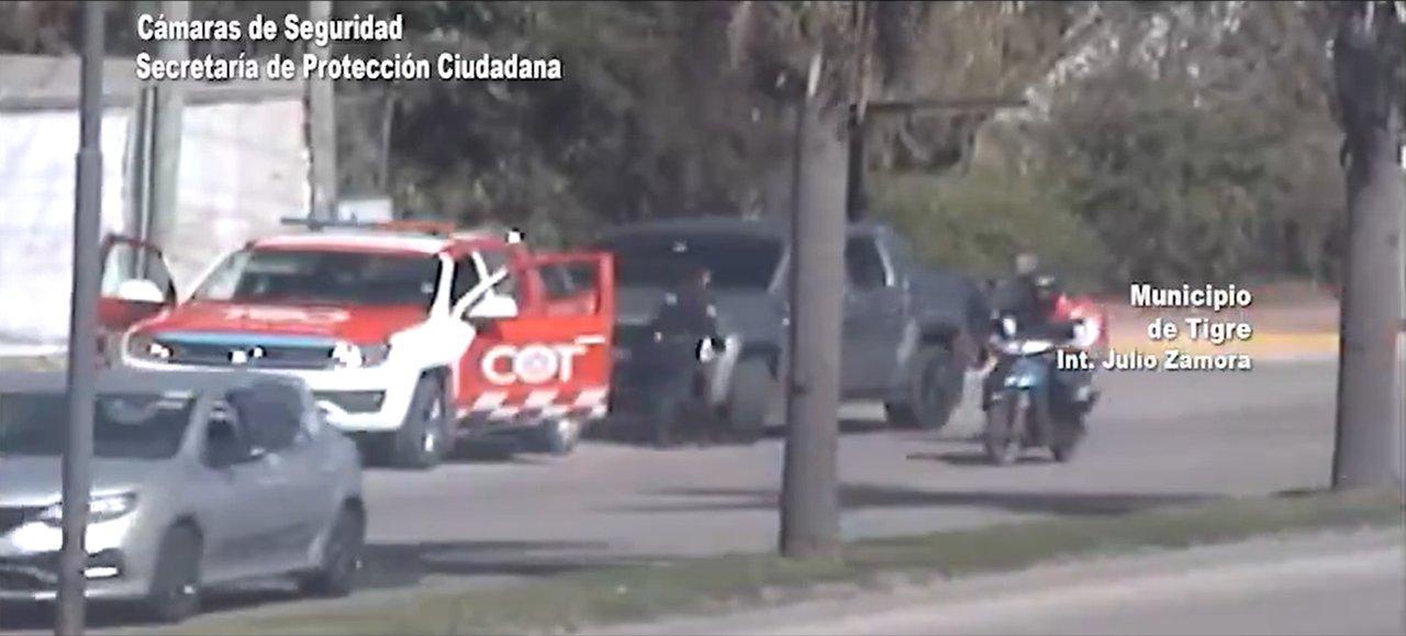 Video- asiacute fue la detencioacuten de Callejero Fino en Tigre por circular sin patente y con un arma
