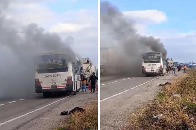 Susto- un colectivo se incendioacute sobre Ruta 66 