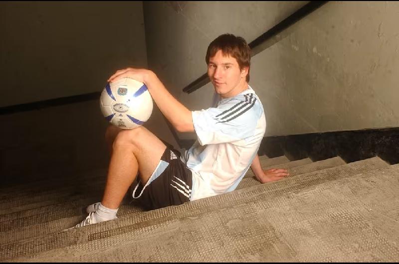 El primer partido de Messi con la Seleccioacuten argentina- el famoso VHS y un amistoso improvisado para blindarlo