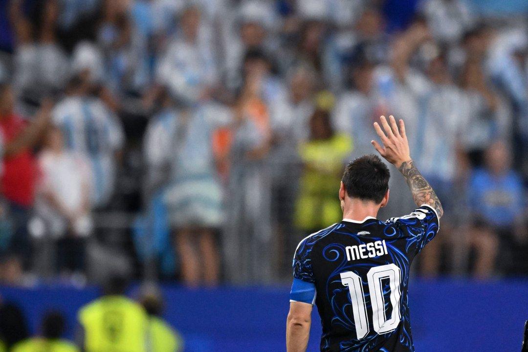 ldquoEternamente gracias capitaacutenrdquo- los mensajes que recibioacute Messi tras anunciar su retiro