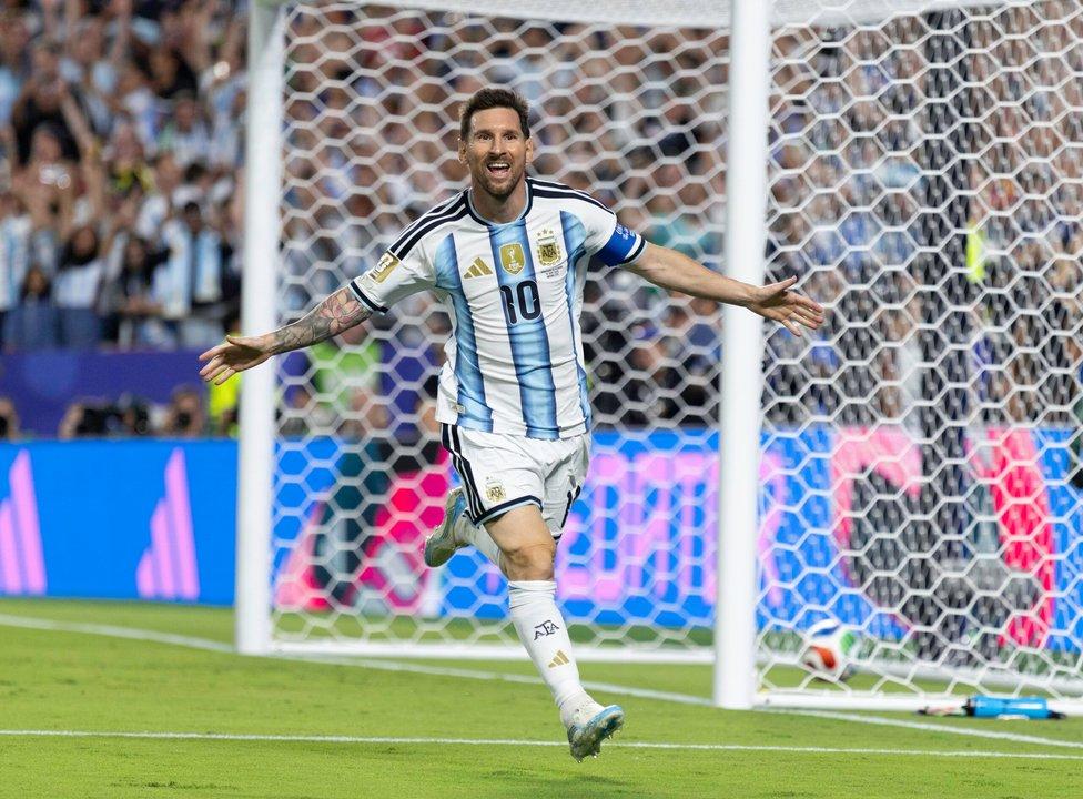 Messi se retiroacute de la Seleccioacuten argentina- quieacutenes eran los duentildeos de los reacutecords antes de su aparicioacuten