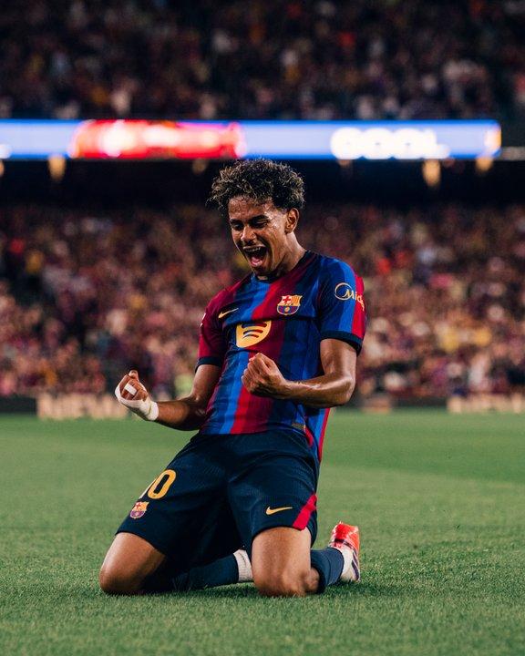 Barcelona ganoacute por goleada y comparte la punta de LaLiga con el Real Madrid