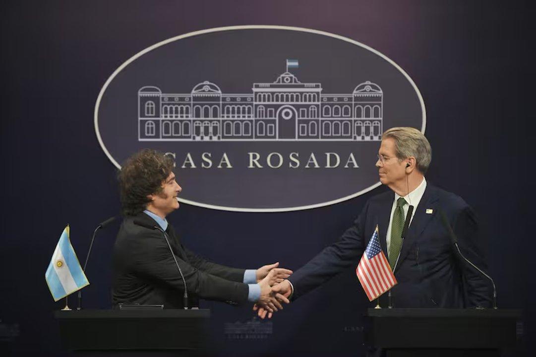 Scott Bessent respaldoacute la gestioacuten y el liderazgo de Milei antes de reunirse con Caputo