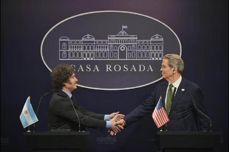 Scott Bessent respaldoacute la gestioacuten y el liderazgo de Milei antes de reunirse con Caputo