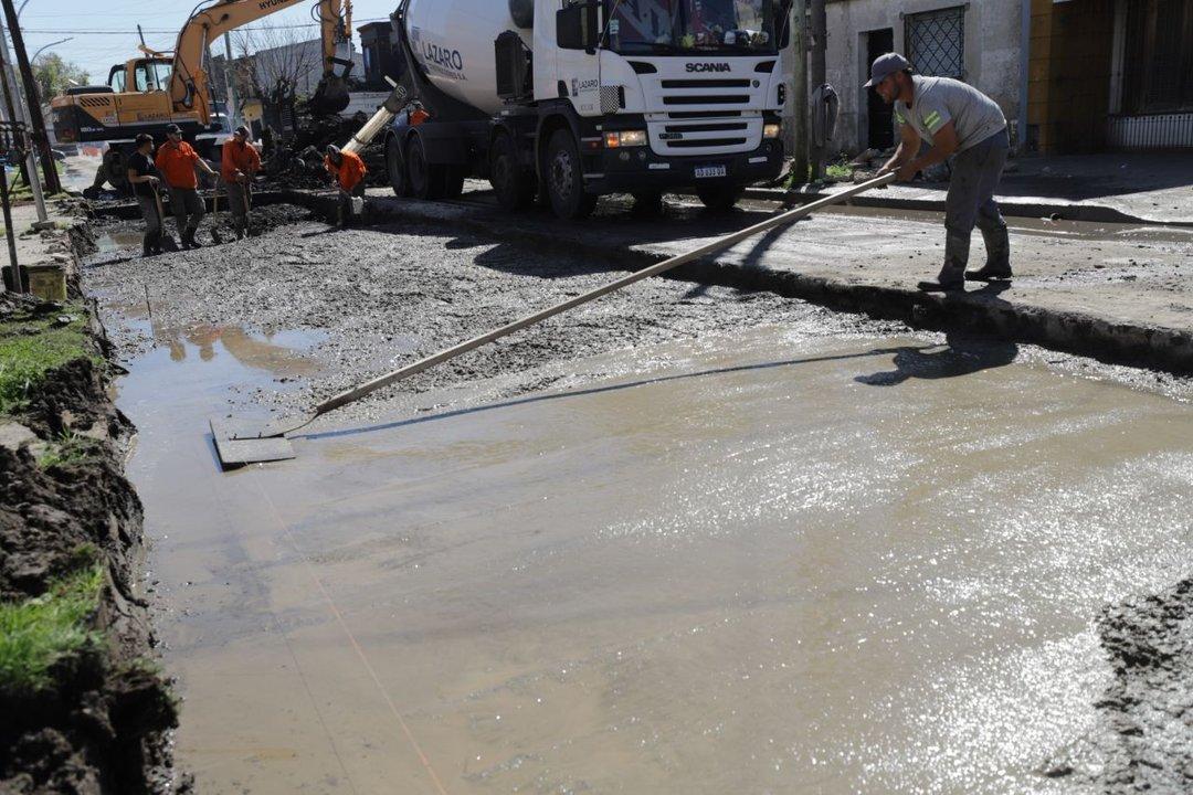 Lanuacutes sigue con las obras del Plan de Pavimentacioacuten en el distrito
