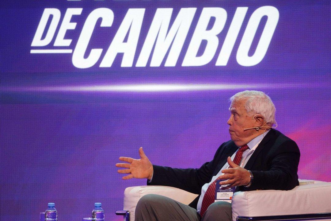 El guintildeo de un Nobel de Economiacutea a Milei- ldquoEl experimento para desregular los mercados y la actividad econoacutemica es muy importanterdquo