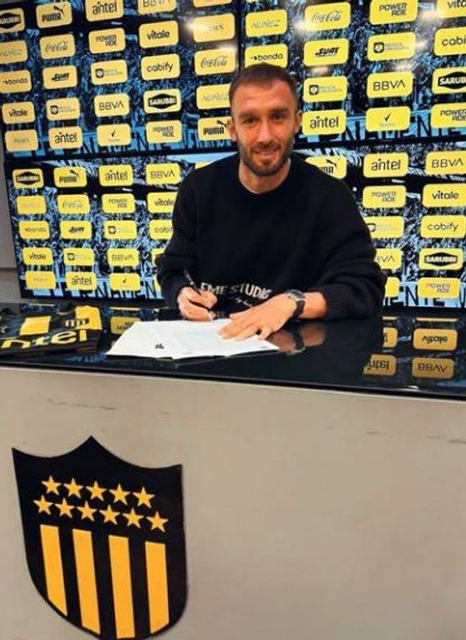Germaacuten Pezzella fue confirmado como refuerzo de Pentildearol de Uruguay