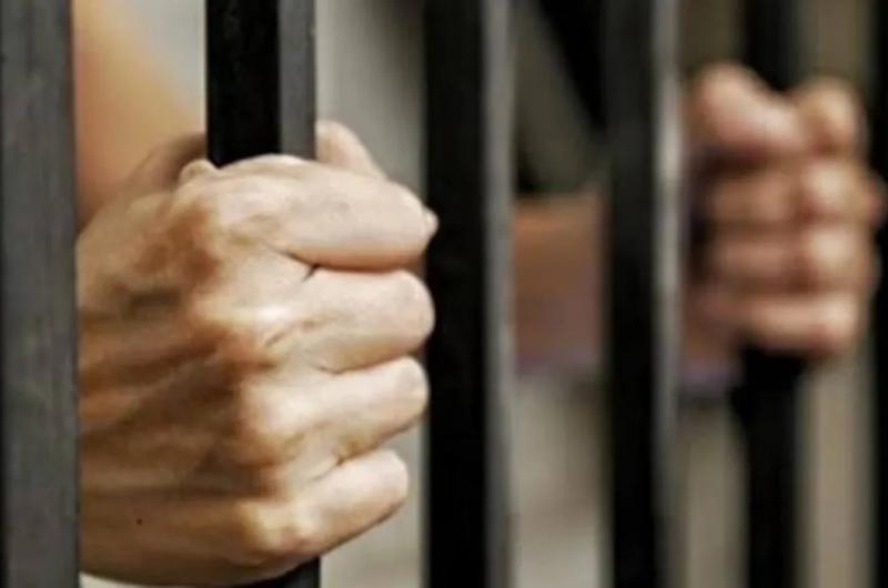 Condenaron a casi 4 antildeos de prisioacuten a un hombre que agredioacute y amenazoacute a su familia 