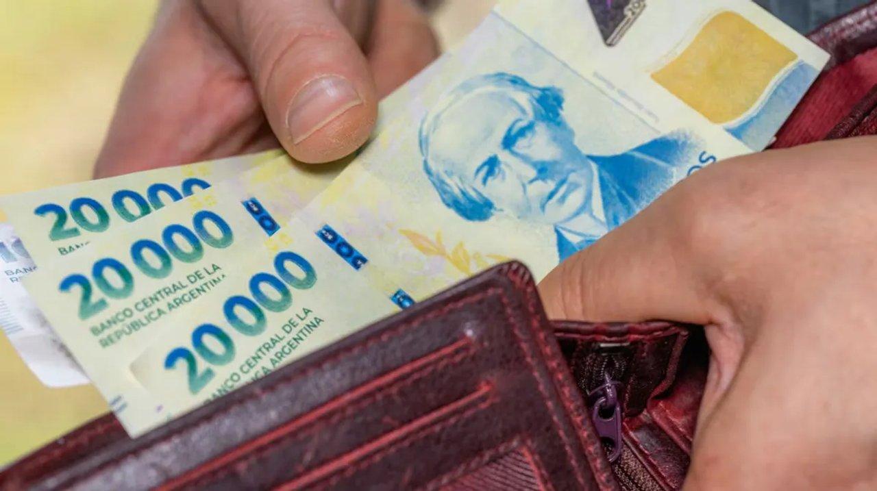 Maacutes del 50-en-porciento- de los argentinos pertenece a la clase baja con un salario promedio de 1 milloacuten