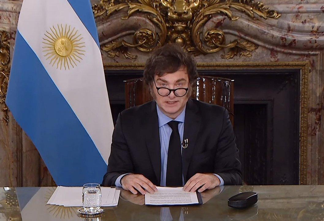 Milei viaja a Chile y ultima detalles del mensaje que daraacute en cadena nacional por Malvinas
