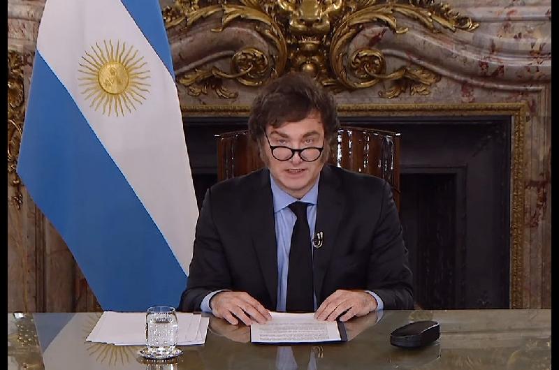 Milei viaja a Chile y ultima detalles del mensaje que daraacute en cadena nacional por Malvinas