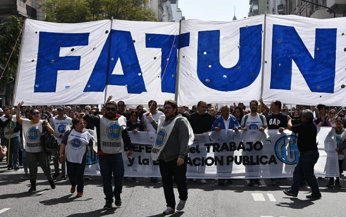Docentes y no docentes pararon en universidades de todo el paiacutes por la Ley de Financiamiento