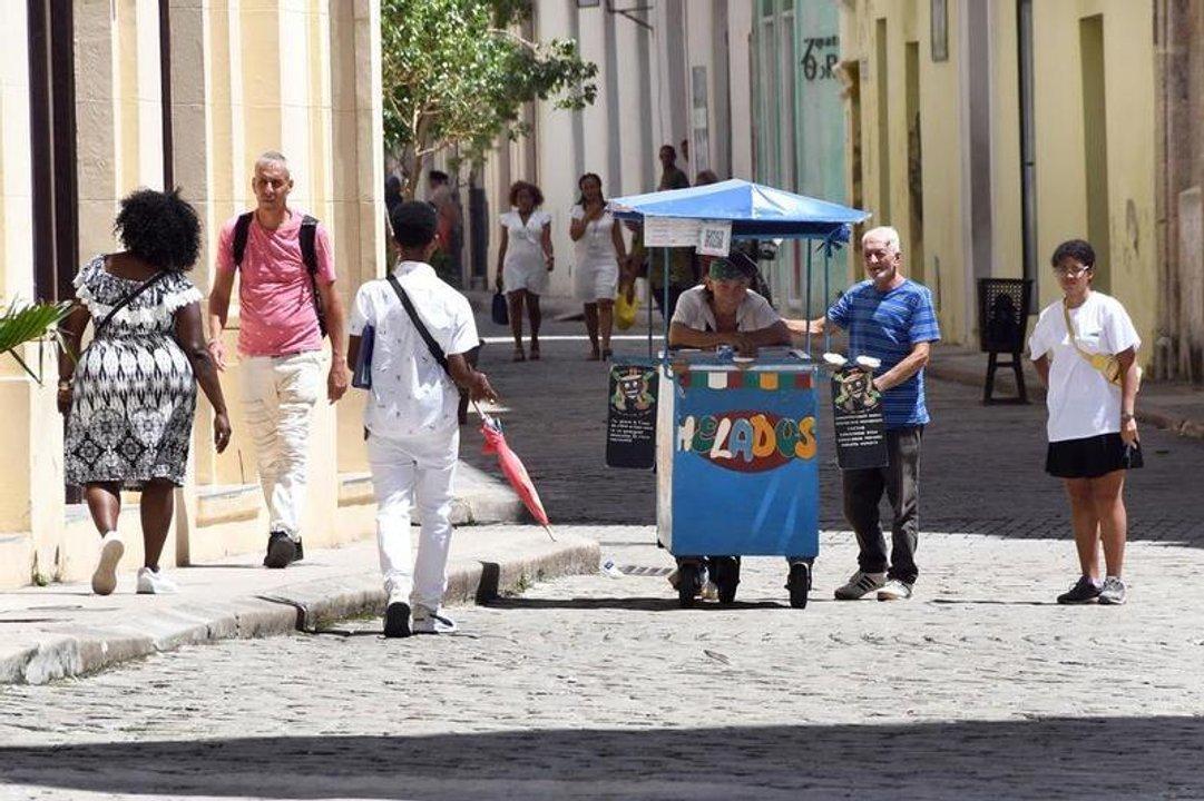 Por sanciones de Estados Unidos Cuba recibe solo la mitad de viajeros