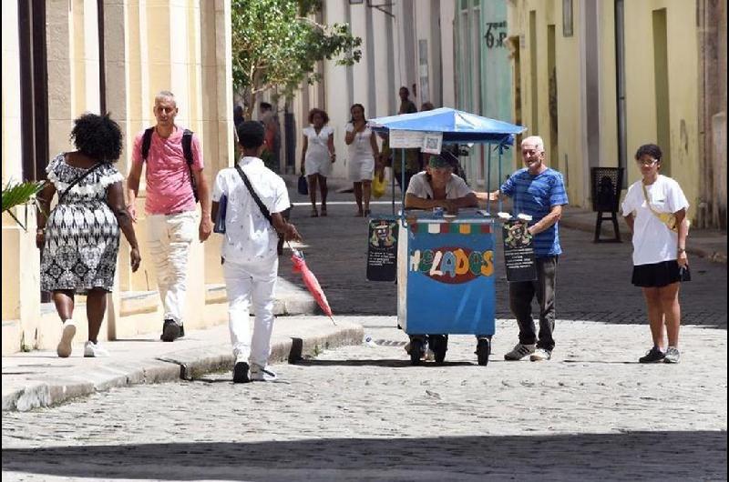 Por sanciones de Estados Unidos Cuba recibe solo la mitad de viajeros