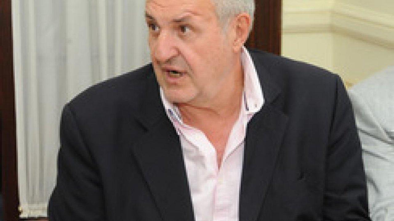 El vice de la UIA dijo que en el Gobierno ldquono saben lo que es una faacutebricardquo