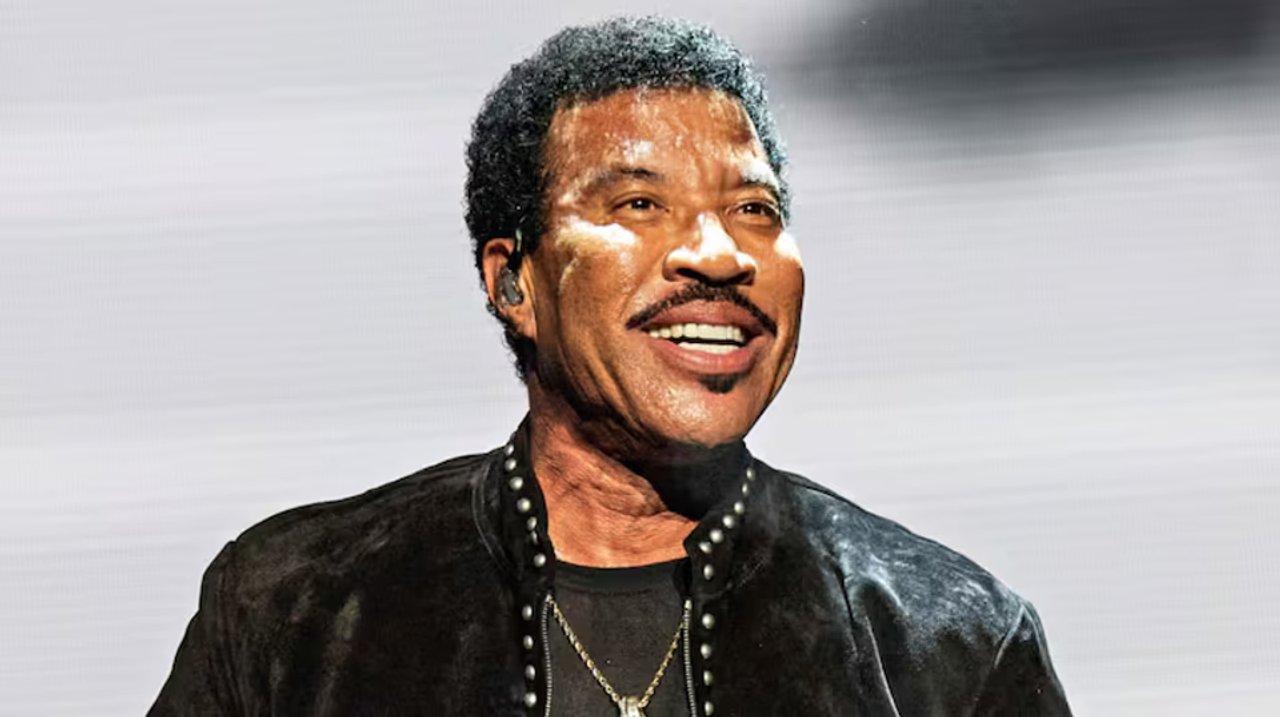 Lionel Richie fue dado de alta luego de haber sido internado por pruebas cardiacuteacas tras marearse en un show