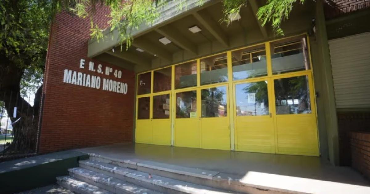 Ocho chicos se tiraron desde el primer piso del colegio al escuchar una fuerte detonacioacuten