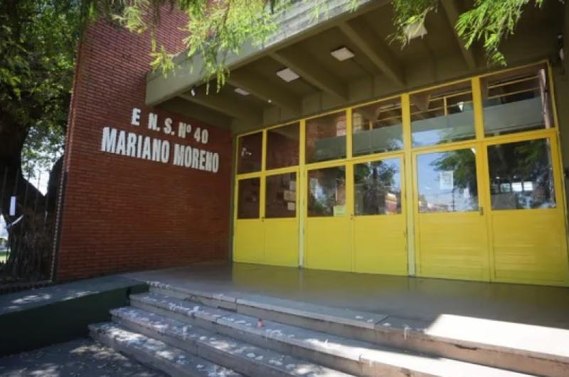 Ocho chicos se tiraron desde el primer piso del colegio al escuchar una fuerte detonacioacuten