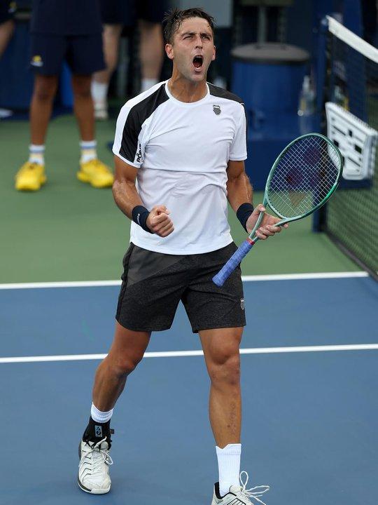 Duelo de argentinos en el US Open- Tomaacutes Etcheverry y Mariano Navone seraacuten rivales en la tercera ronda