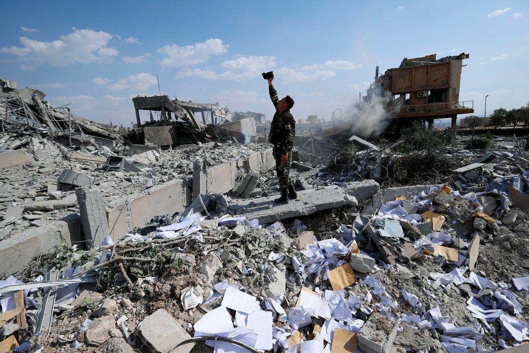 Siria comienza a destruir las armas quiacutemicas de Al Asad