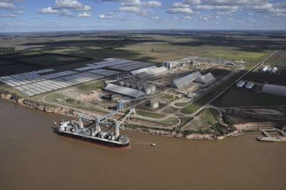 Puertos privados- mientras el agro exporta a ritmo reacutecord una negociacioacuten salarial estancada frena parte del negocio