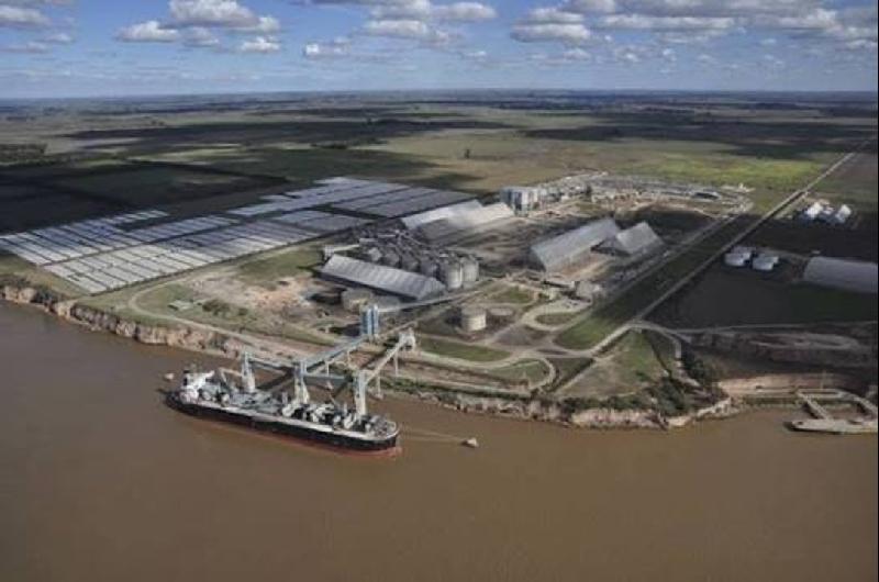 Puertos privados- mientras el agro exporta a ritmo reacutecord una negociacioacuten salarial estancada frena parte del negocio