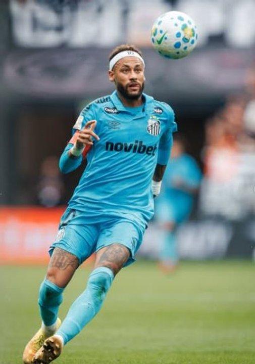 Neymar Jr cargoacute contra su propio club- ldquoEl peor ceacutesped que Santos ha tenidordquo