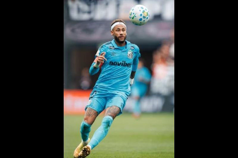 Neymar Jr cargoacute contra su propio club- ldquoEl peor ceacutesped que Santos ha tenidordquo