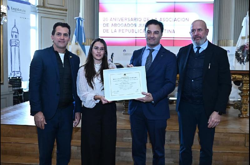 Los abogados judiacuteos celebraron 20 antildeos con una distincioacuten de la Legislatura portentildea