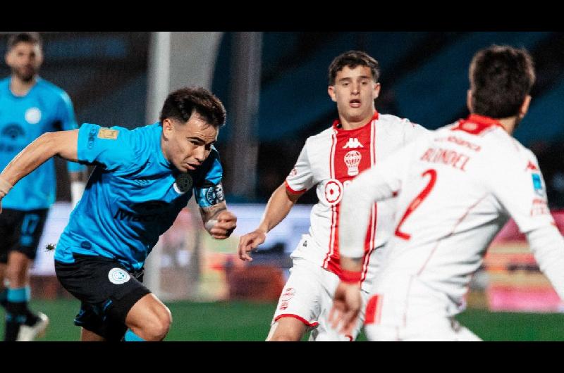 Belgrano y Huracaacuten empataron en un partido con varias poleacutemicas